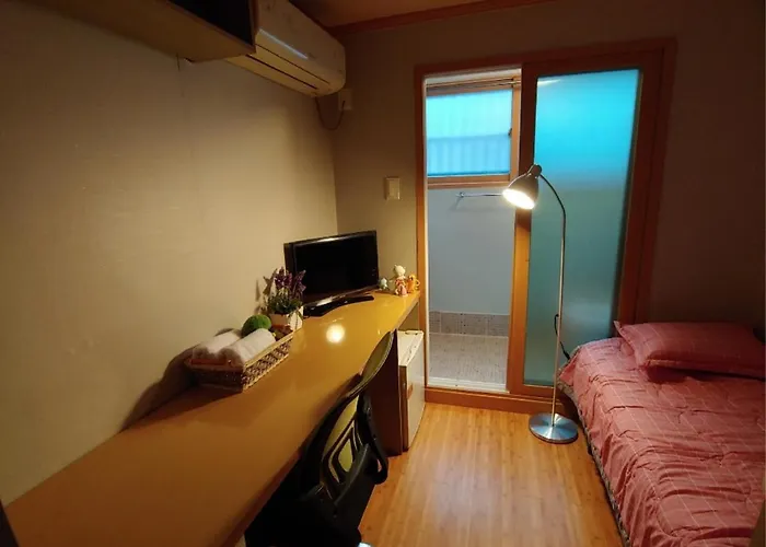 I Sleep Alone